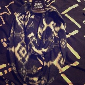 😍 Black and white infinity scarf